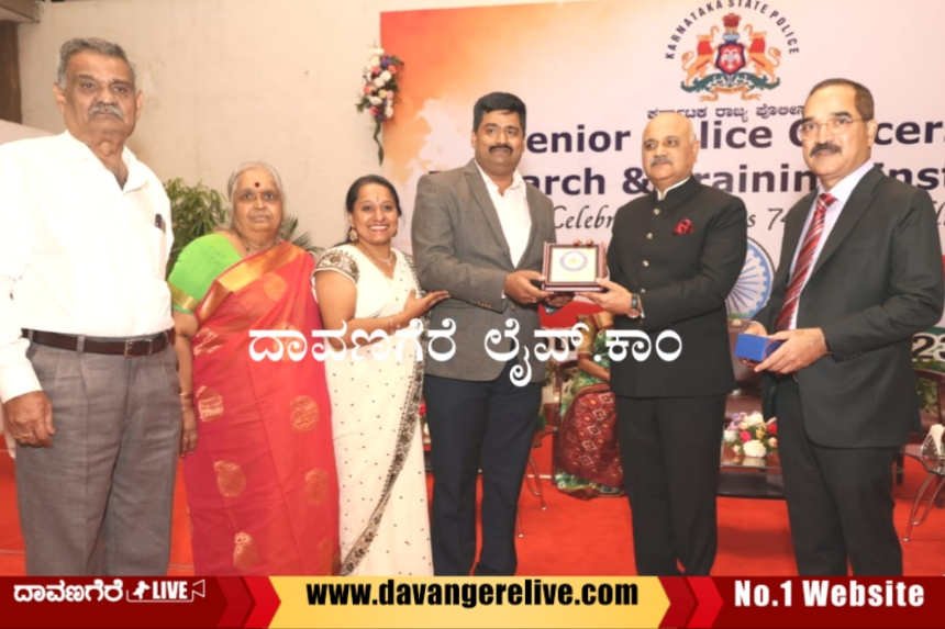 davangere traffic inspector anil president medal. Davanagere Live. Davanagere News. Davanagere latest News. Kannada News.